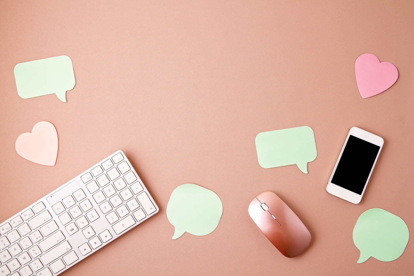Schreibtisch von oben für die Planung einer Content Marketing Strategie